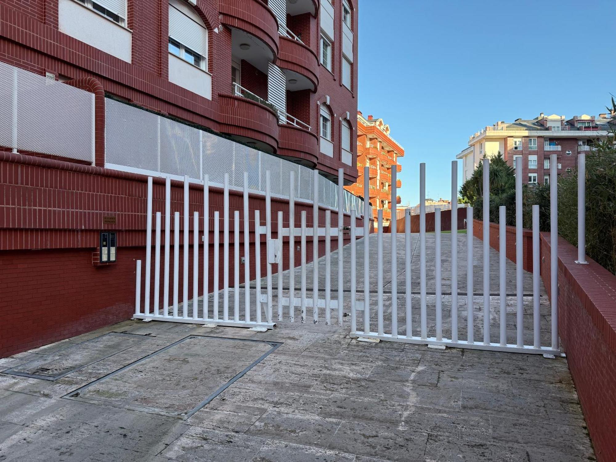 Castro Holidays - Centrico Piscina Urbanizacion Garaje Gratis Apartment *